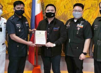 GMA Network Executive Conferred With Command Plaque By AFP